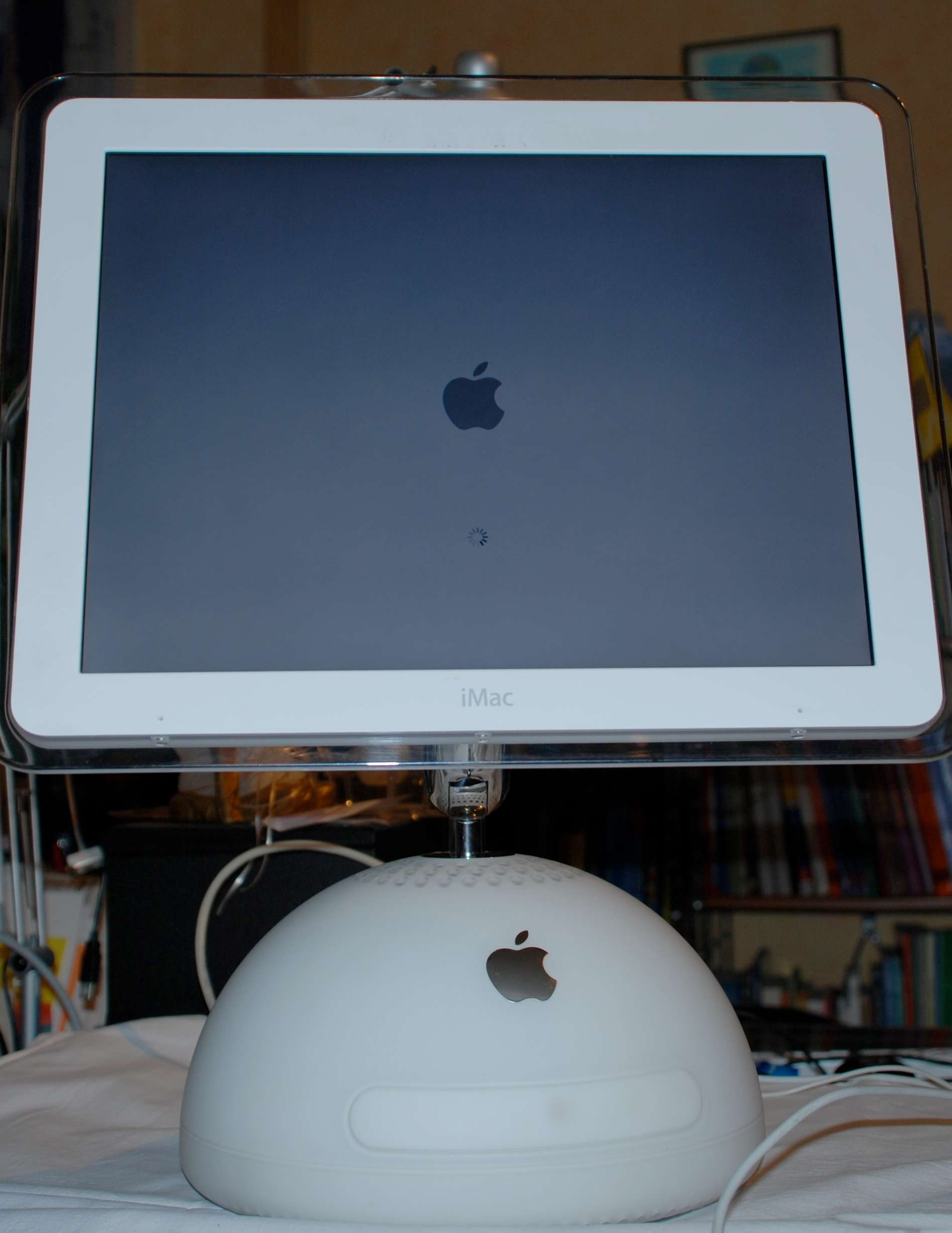 Start des iMac G4 nach dem Festplattenaustausch